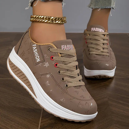 ZAPATILLAS CON CORDONES CHLOE