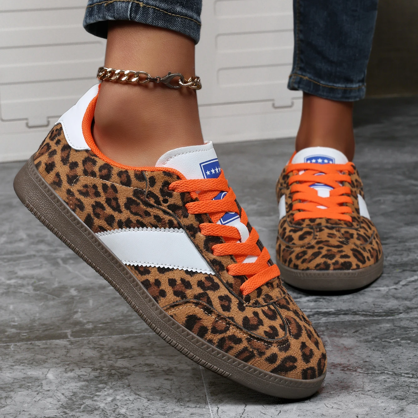 ZAPATILLAS DE ANTE CON ESTAMPADO DE LEOPARDO